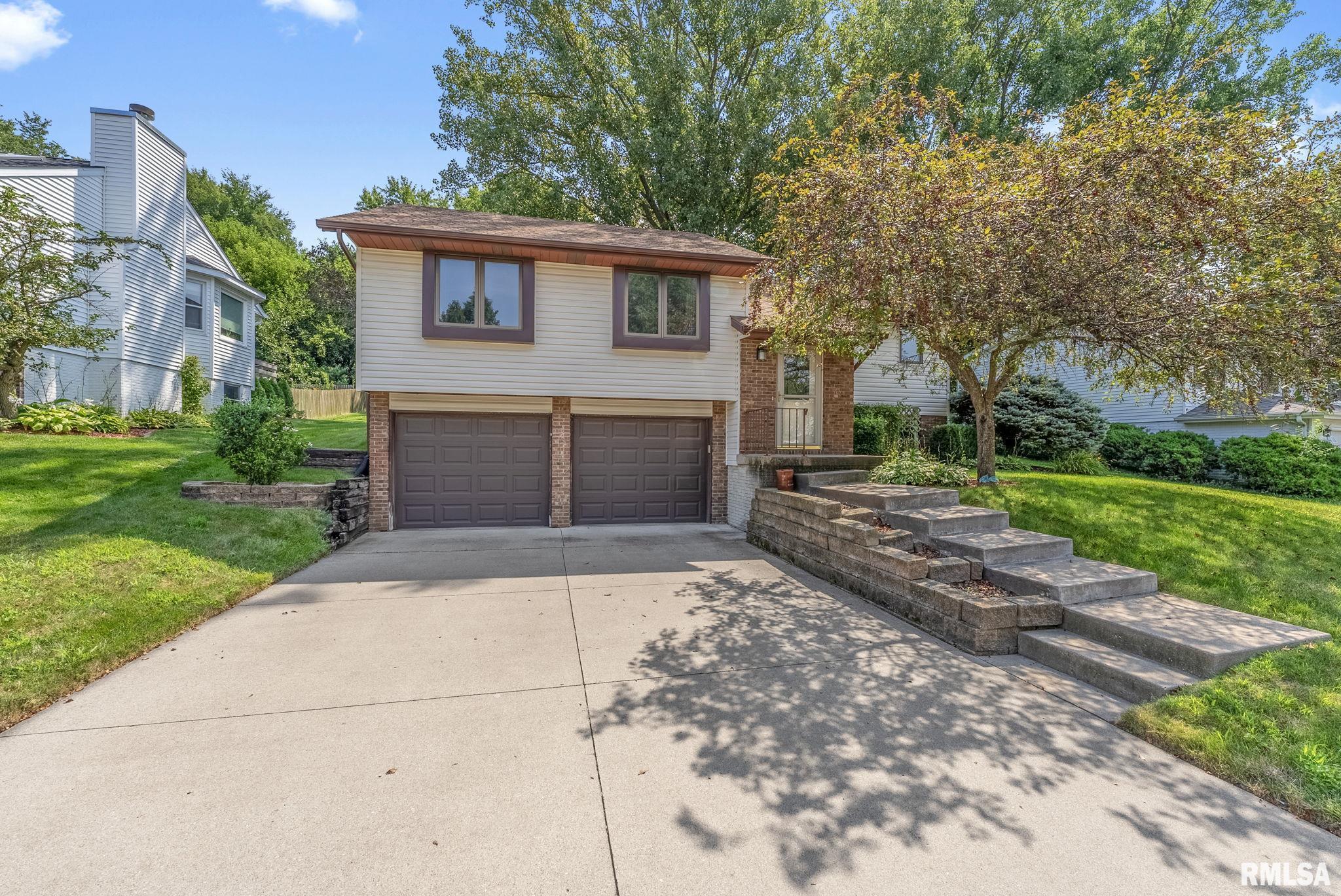 Taylor St, Davenport, IA 52806
