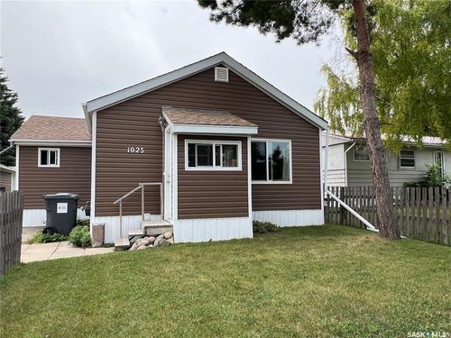 1025 Veterans Ave, Esterhazy, SK, S0A0X0 | Card Image