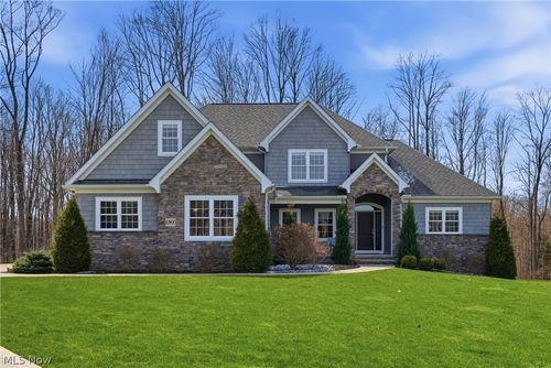 10900 Angela Dr, Kirtland, OH, 44094-9771 | Card Image