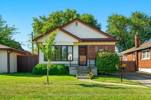 940 Brucedale Avenue E, Hamilton, ON, L8T1L9 | Card Image