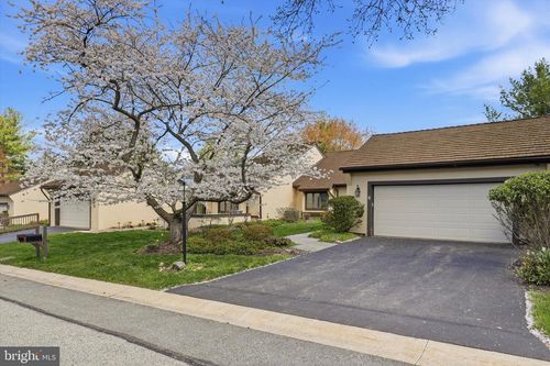 3 Hounds Run Ln, BLUE BELL, PA, 19422-2456 | Card Image