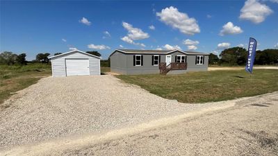 Manufactured / mobile home with a front yard and a storage unit | Image 3