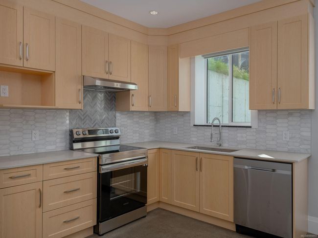Suite Kitchen | Image 57