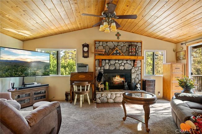 22864 Alder Ln, House other with 1 bedrooms, 2 bathrooms and 4 parking in Crestline CA | Image 5