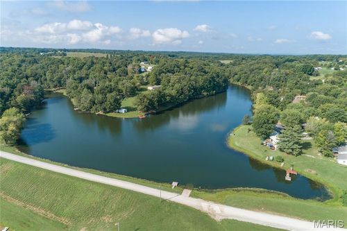 7012 Locust Dr, Sainte Genevieve, MO, 63670-8960 | Card Image