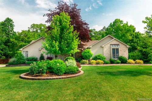 9158 Manchester Blvd, Grosse Ile, MI, 48138-1887 | Card Image