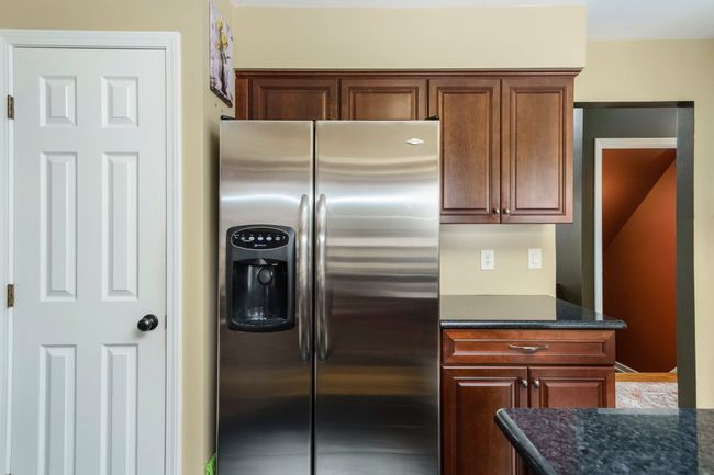 Pantry in Kitchen! | Image 8