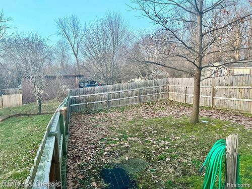 615 Leon Rd, Walled Lake, MI, 48390-3643 | Card Image