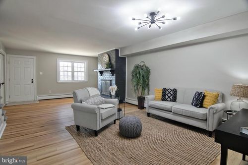 2705 Walnut Ridge Est, POTTSTOWN, PA, 19464-3094 | Card Image