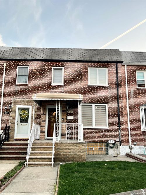 6372 76th St, Middle Village, NY, 11379-1302 | Card Image