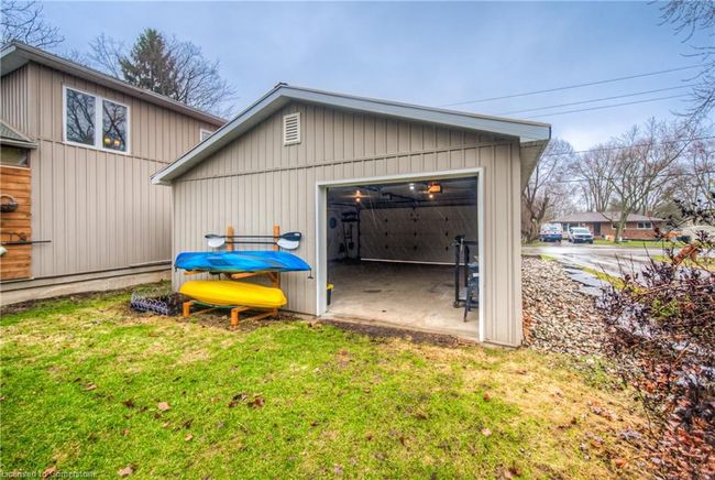 1092 Queen St, House other with 4 bedrooms, 2 bathrooms and 6 parking in New Dundee ON | Image 40