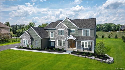 19 Kestrel Ct, Orchard Park, NY, 14127-3083 | Card Image