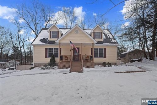 10 Thistle Ave, Glenwood, NJ, 07418-1621 | Card Image