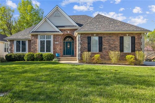 2102 Park Ave, Blue Springs, MO, 64015-7644 | Card Image
