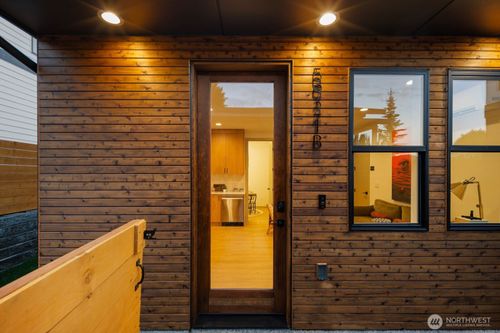 b-5921 32nd Ave Sw, Seattle, WA, 98126-2917 | Card Image
