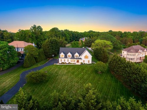 837 Seneca Rd, Great Falls, VA, 22066-1317 | Card Image