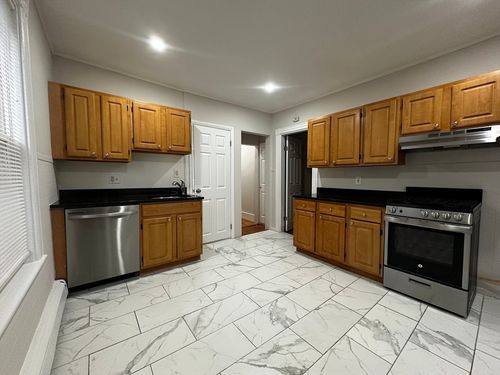 apt-2-22 Howell St, Boston, MA, 02125-4707 | Card Image