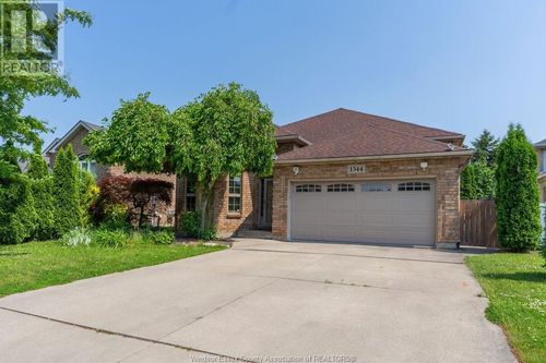 1544 Imperial Cres, Windsor, ON, N9G2T8 | Card Image