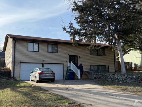 1717 Denholm Dr, Manhattan, KS, 66503-2207 | Card Image