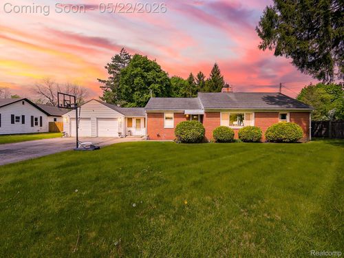 2751 Marlington Rd, Waterford, MI, 48329-3645 | Card Image