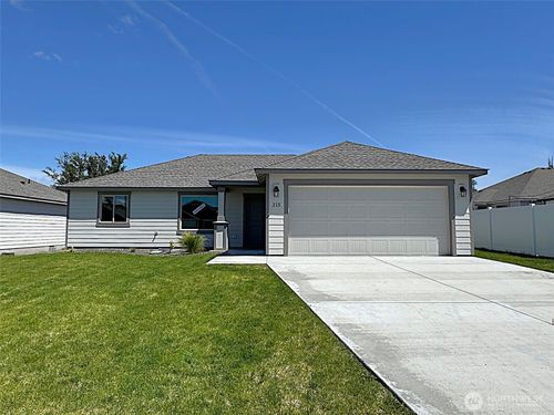 215 N Lessor Loop, Moses Lake, WA, 98837-7005 | Card Image