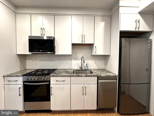 b-922 N Cleveland St, ARLINGTON, VA, 22201-1916 | Card Image