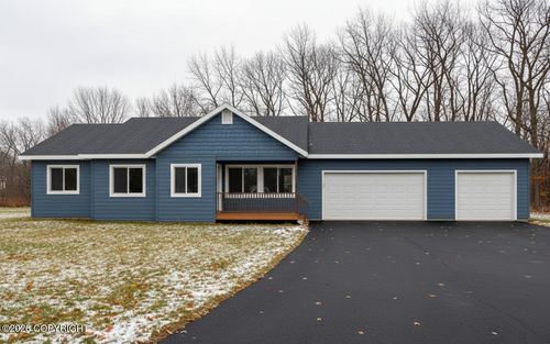 8954 E Honey Bear Cir, Palmer, AK, 99645-1899 | Card Image