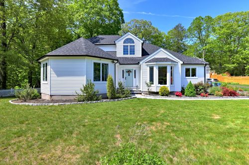 52 Robin Hill Ln, Hamden, CT, 06518-1900 | Card Image