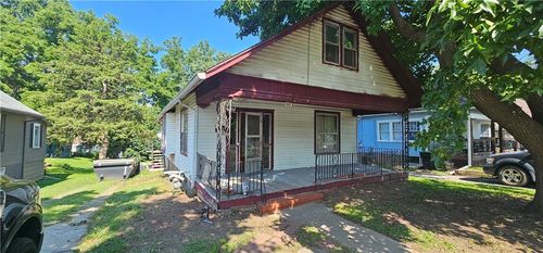1112 N Osage St, Independence, MO, 64050-1833 | Card Image