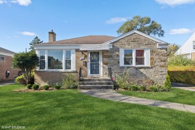 1926 Hawthorne Avenue, House other with 2 bedrooms, 1 bathrooms and 2 parking in Westchester IL | Image 1