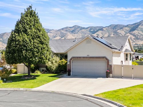 572 Willow Cir, North Logan, UT, 84341-1672 | Card Image