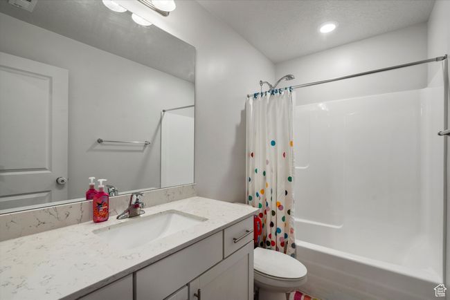 Full bath with vanity, shower / bath combo with shower curtain, and recessed lighting | Image 20