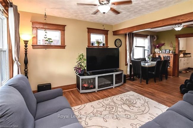 6405 Ker St, House other with 4 bedrooms, 2 bathrooms and 3 parking in Niagara Falls ON | Image 5