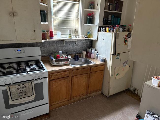 2853 W Mulberry St, Townhouse with 2 bedrooms, 2 bathrooms and null parking in BALTIMORE MD | Image 4