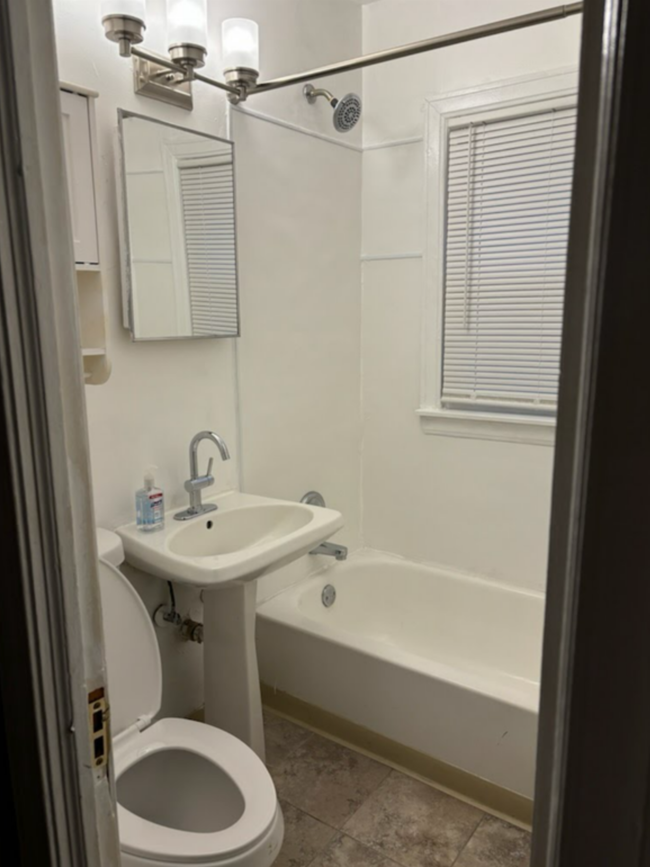 Bathroom | Image 8