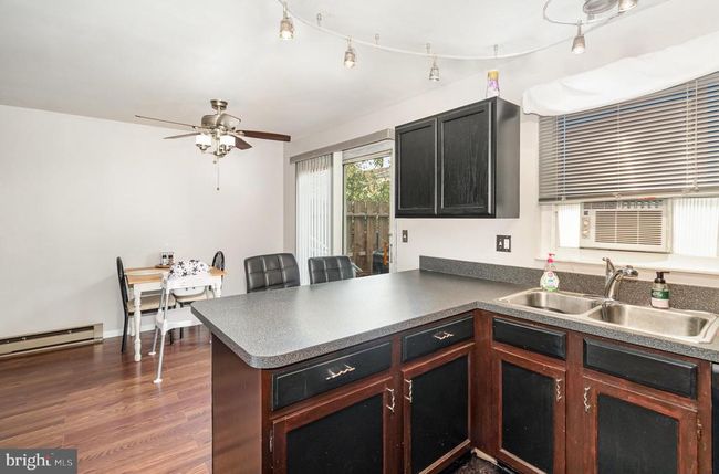 270 Broad St, Townhouse with 3 bedrooms, 2 bathrooms and null parking in HIGHSPIRE PA | Image 4