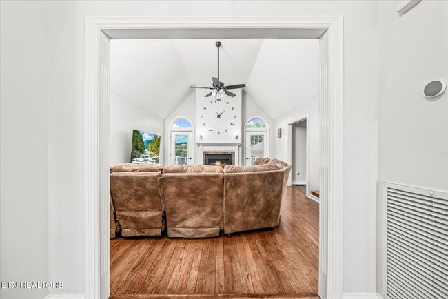 1036 Circle Dr, House other with 3 bedrooms, 2 bathrooms and null parking in Jamestown TN | Image 10