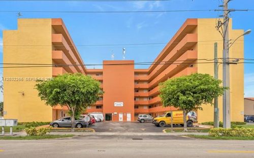 402-2735 W 52nd St, Hialeah, FL, 33016-4837 | Card Image