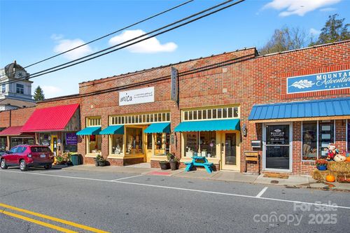 37 N Mitchell Ave, Bakersville, NC, 28705-6502 | Card Image