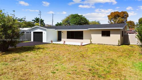 21 Se 7th St, Pompano Beach, FL, 33060-8431 | Card Image