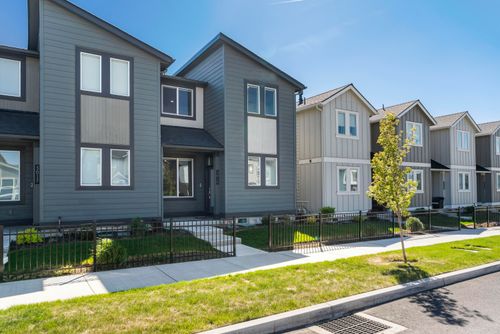 3015 Ne Red Jasper Pl, Bend, OR, 97701-3999 | Card Image