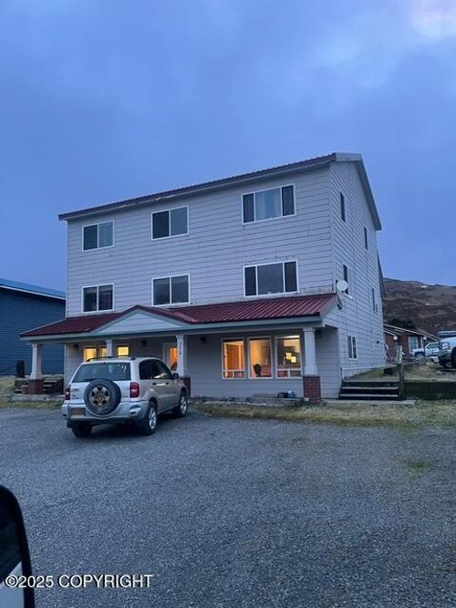 372 Bayview Ave, Unalaska, AK, 99685 | Card Image