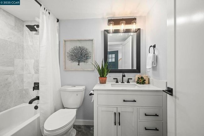 Secondary bathroom | Image 17