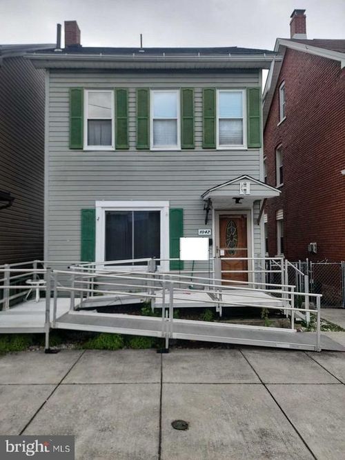 1042 2nd Ave, ALTOONA, PA, 16602-3763 | Card Image