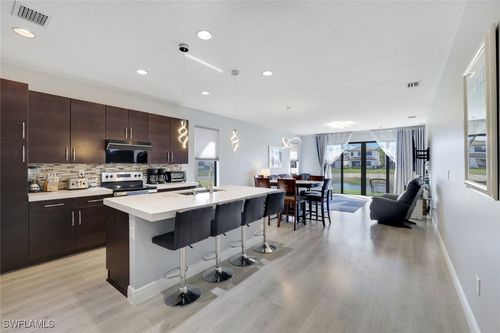 8992 Madrid Cir, NAPLES, FL, 34104-6227 | Card Image