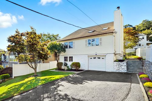 11 Church St, N White Plains, NY, 10603-2303 | Card Image