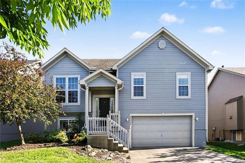 20669 W 124th Ter, Olathe, KS, 66061-6107 | Card Image