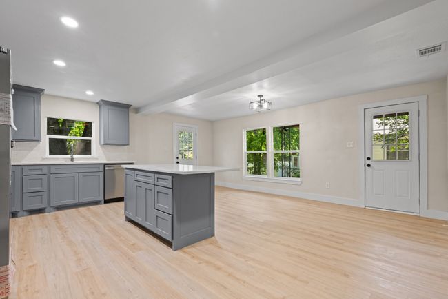 310 N Walnut St, House other with 3 bedrooms, 2 bathrooms and null parking in Cleburne TX | Image 8