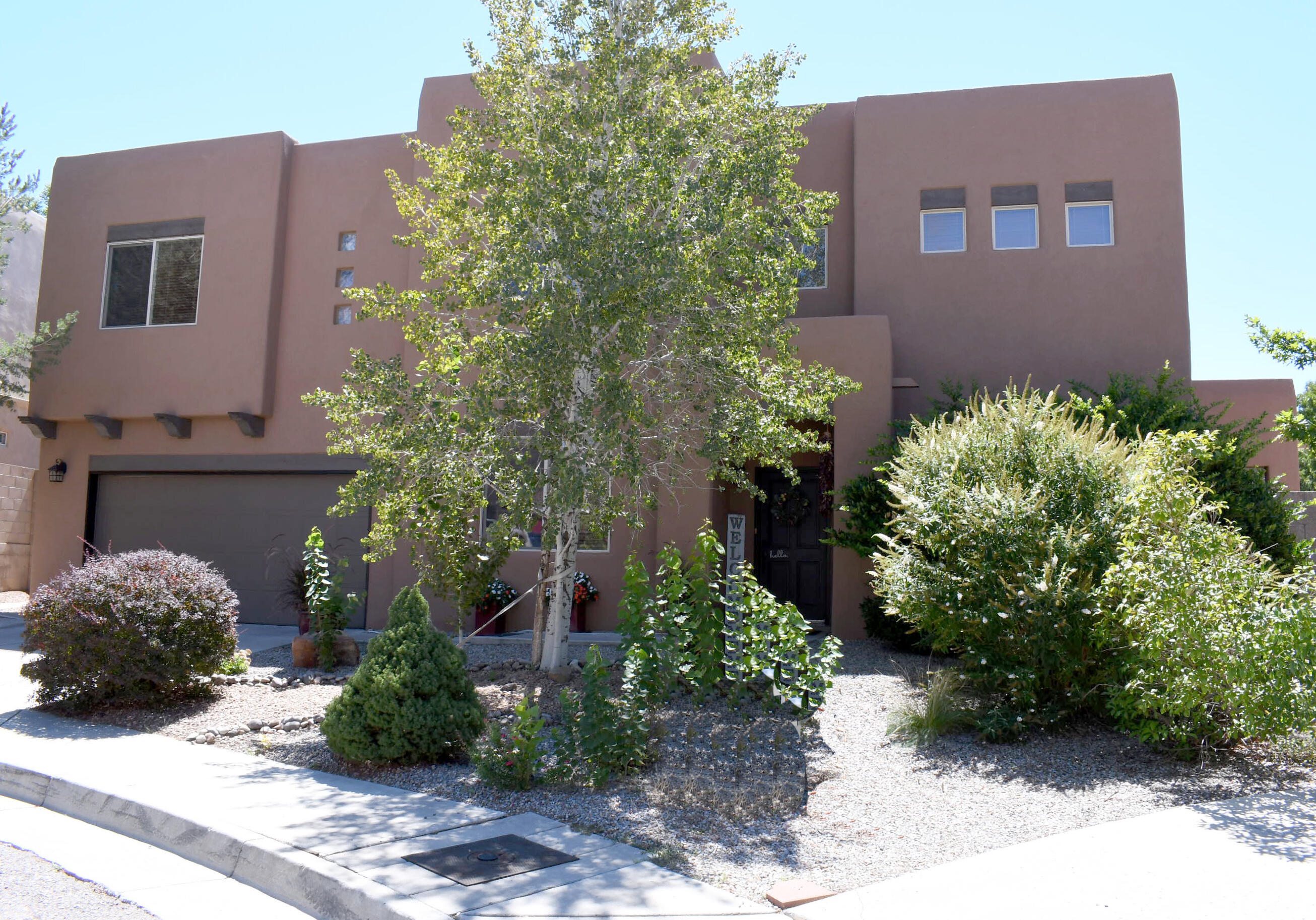 Wilshire Ct, Albuquerque, NM 87122