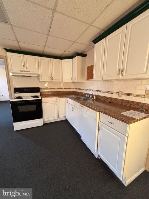 ste-d-145 Main St, PENNSBURG, PA, 18073-1372 | Card Image